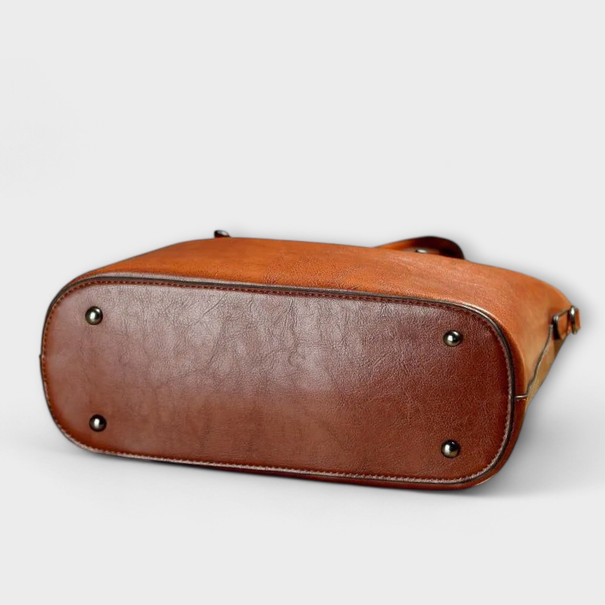 Retro-Inspired Leather Shoulder Bag | Tavros