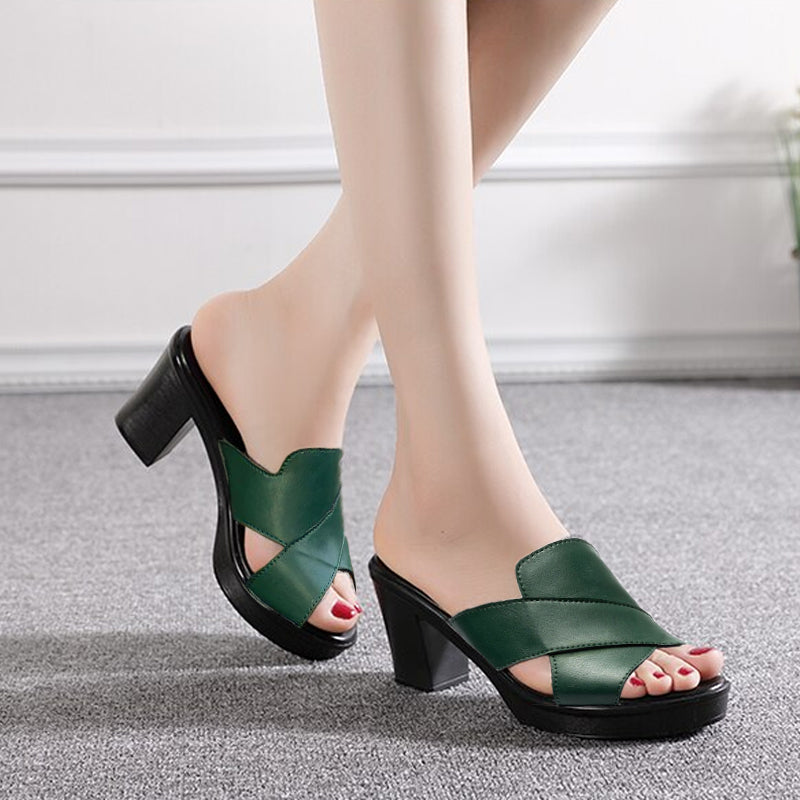 Women’s adjustable comfort sandals with cushioned sole and slip-resistant grip designed for stable everyday walking.