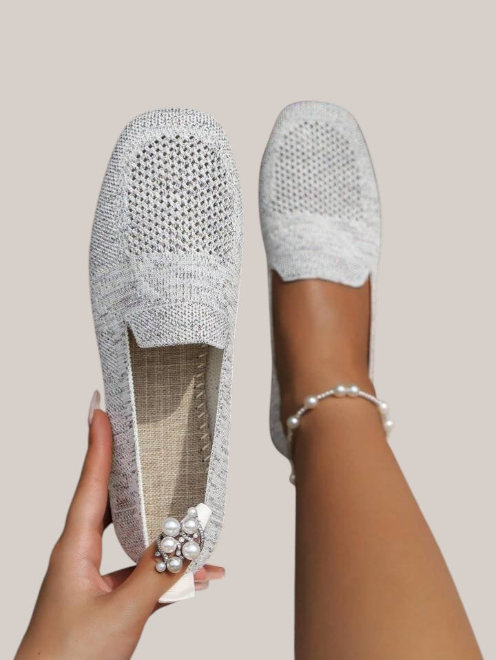 Women’s ergonomic casual shoes with cushioned sole, arch support, slip-resistant outsole, and breathable mesh for all-day comfort.