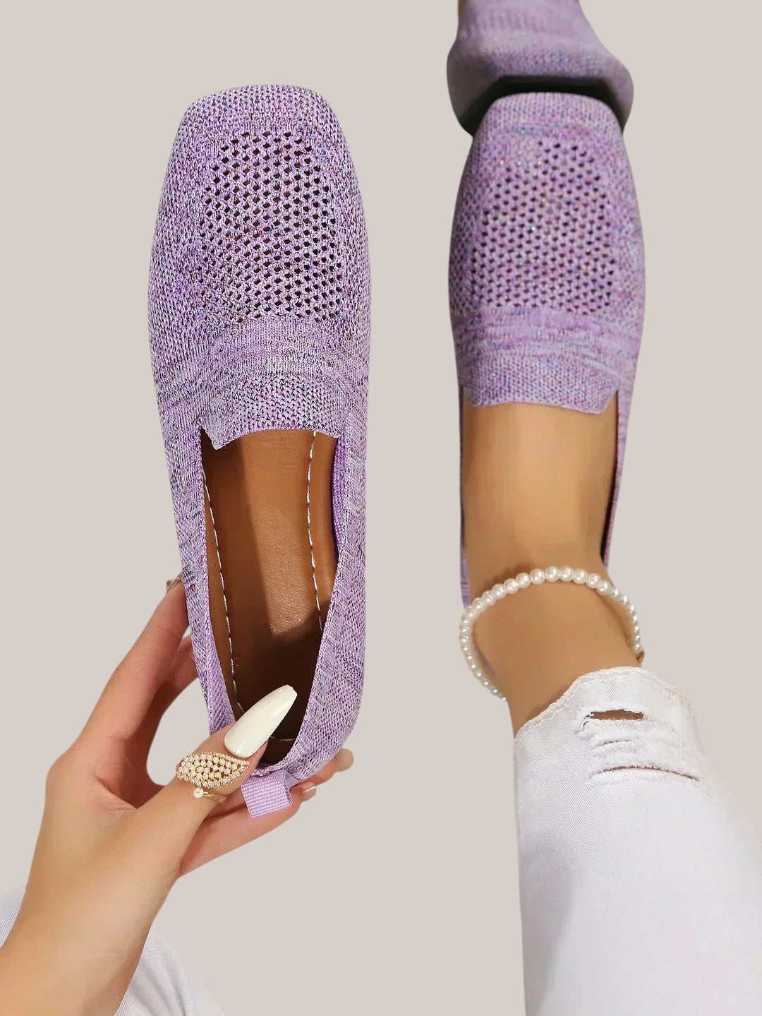 Women’s ergonomic casual shoes with cushioned sole, arch support, slip-resistant outsole, and breathable mesh for all-day comfort.