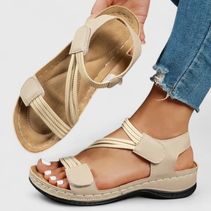 Women’s cushioned support sandals with structured footbed designed for stable and comfortable everyday walking.