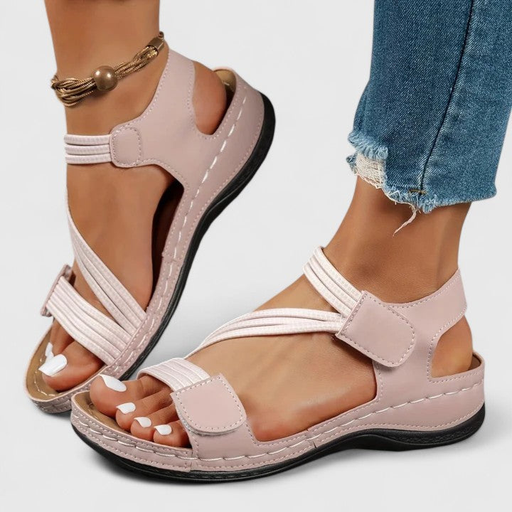 Women’s cushioned support sandals with structured footbed designed for stable and comfortable everyday walking.