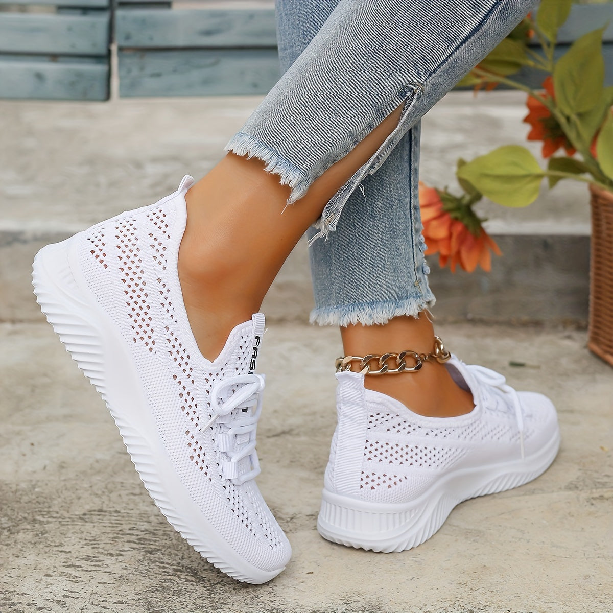 Women’s orthopedic walking sneakers with arch support and cushioned sole.