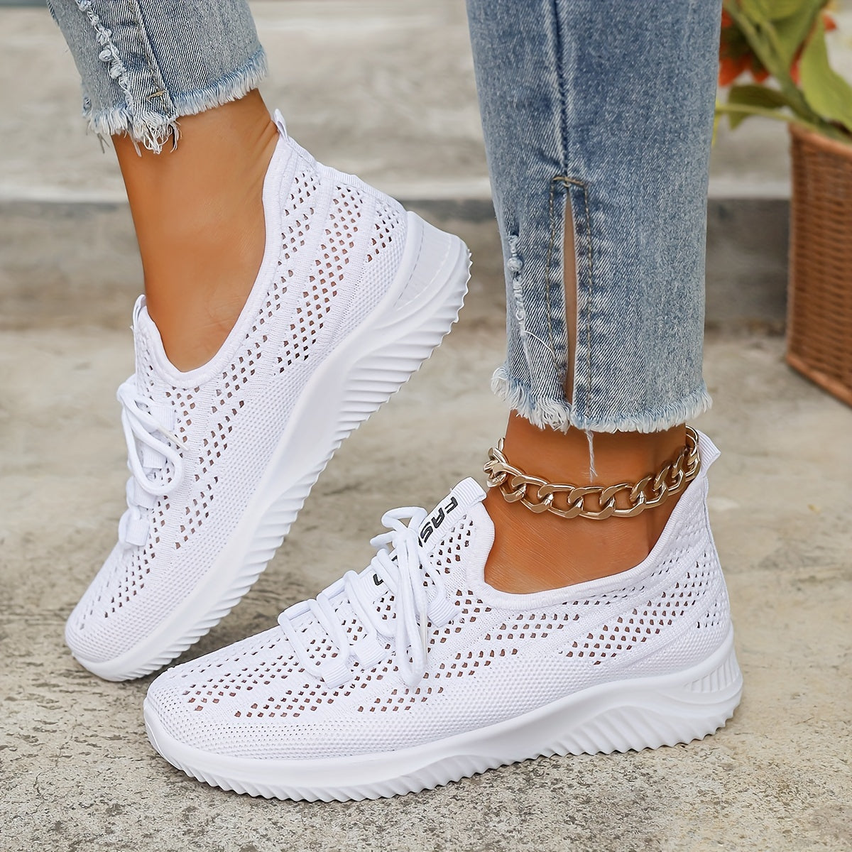 Women’s orthopedic walking sneakers with arch support and cushioned sole.