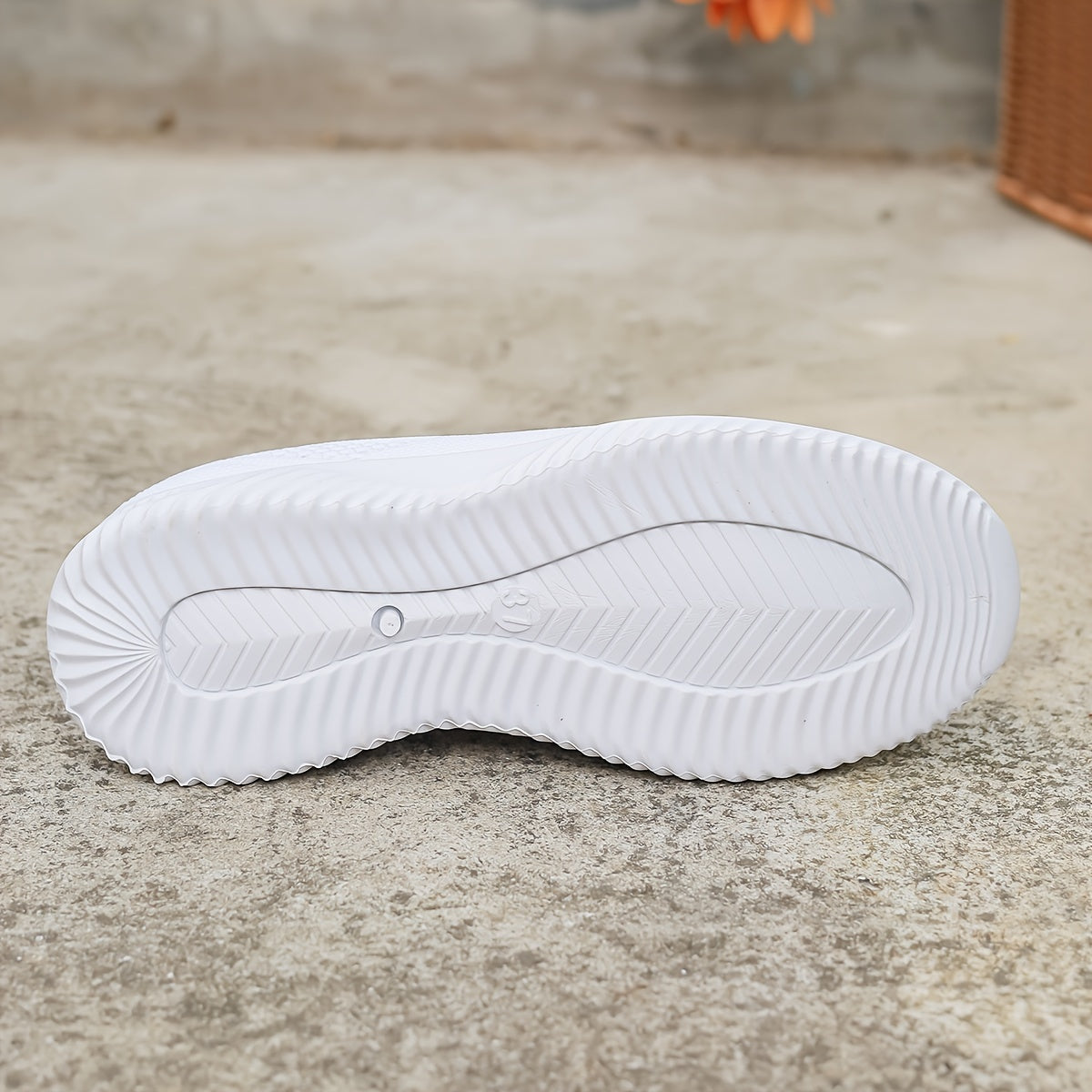 Women’s orthopedic walking sneakers with arch support and cushioned sole.