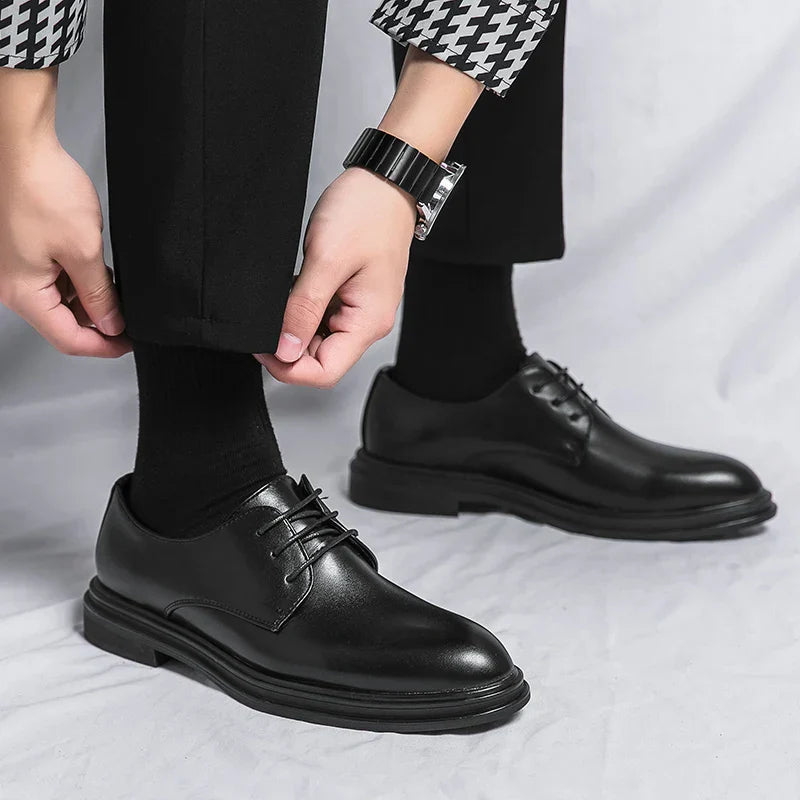 Men’s black derby lace-up shoes with high-gloss finish and sleek design