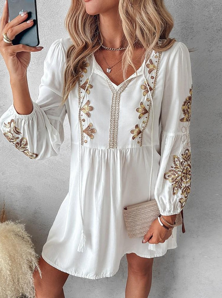 Women’s boho midi dress with floral embroidery and tie detail, relaxed fit and flowy silhouette