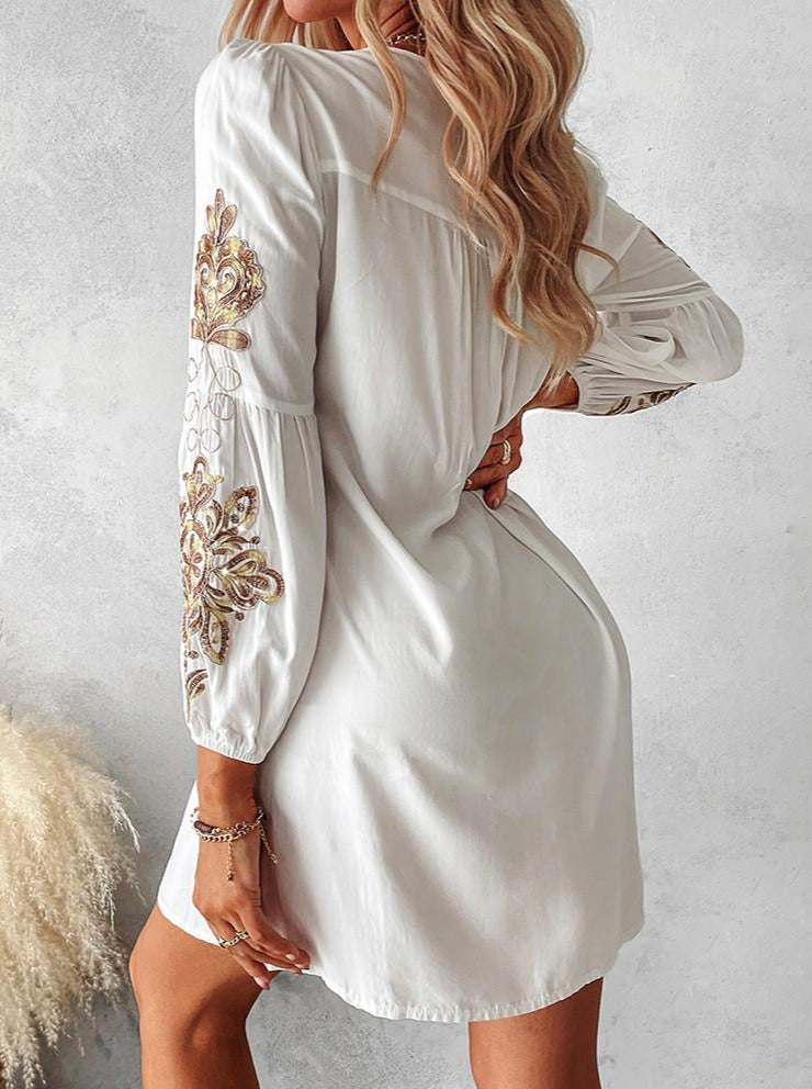 Women’s boho midi dress with floral embroidery and tie detail, relaxed fit and flowy silhouette