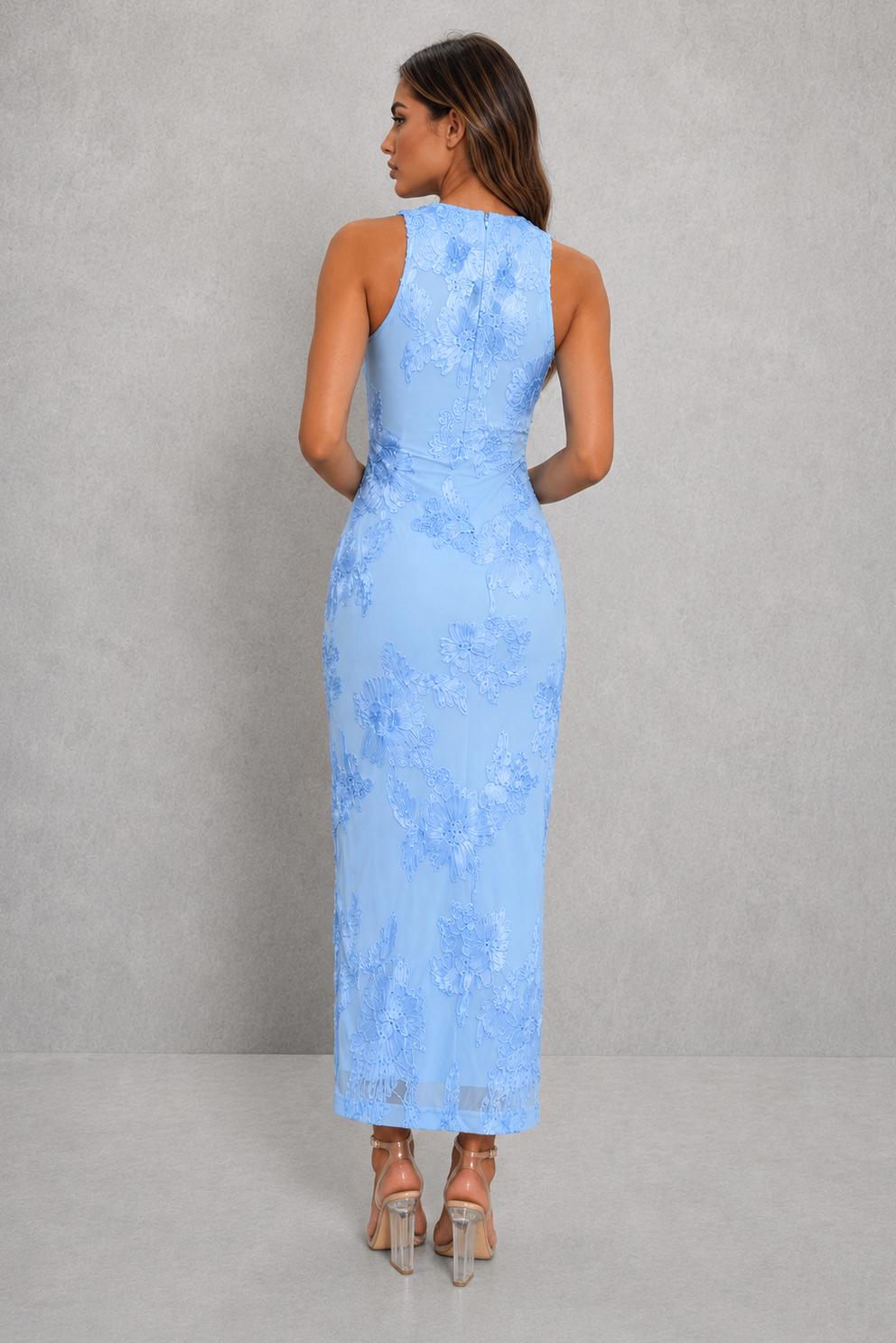 Women’s floral print maxi dress with fitted bodice and flowing skirt, ideal for summer occasions and elegant events.