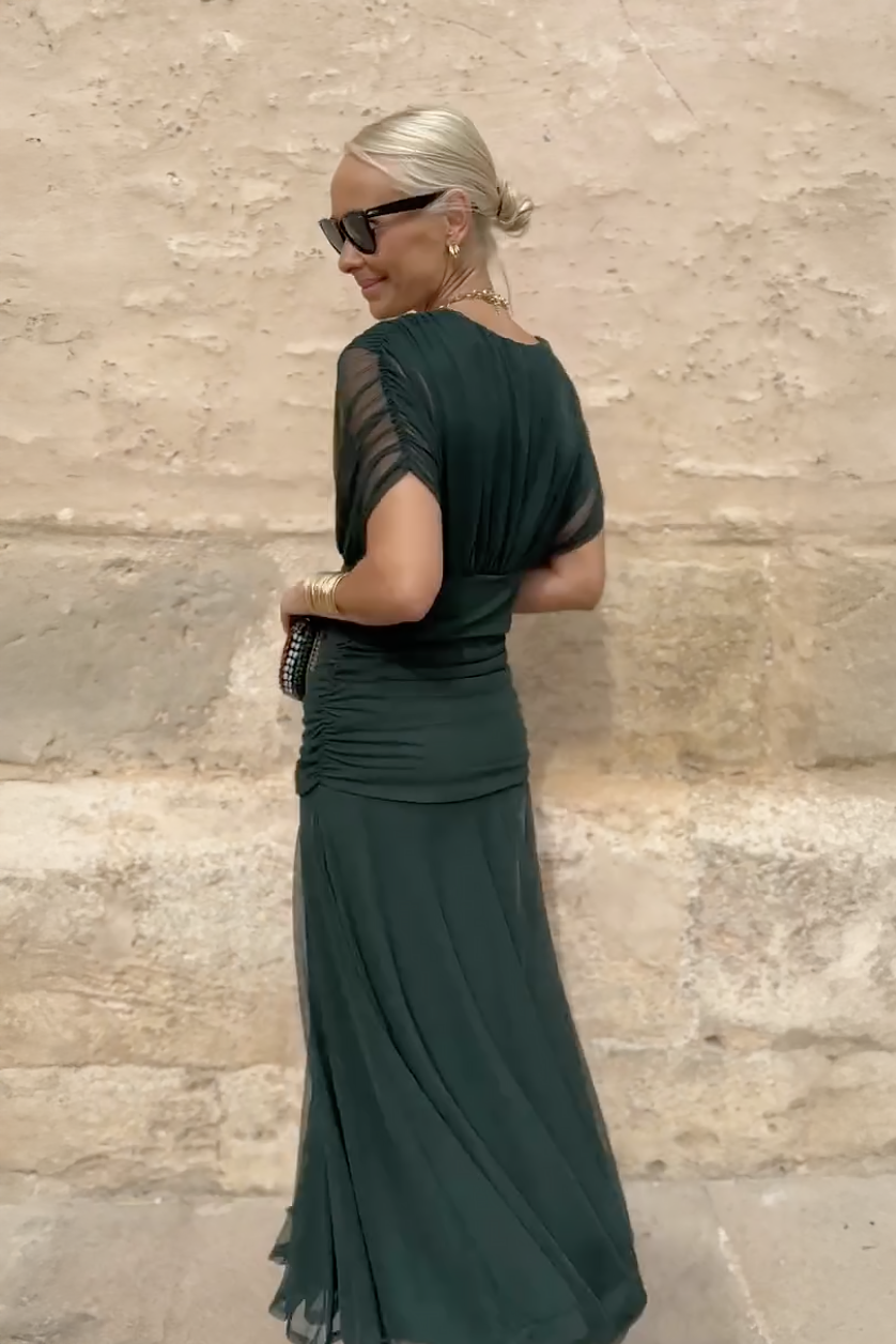 Women's gradient pleated maxi dress with V-neck and flowy silhouette