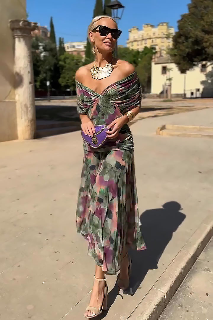 Women's gradient pleated maxi dress with V-neck and flowy silhouette
