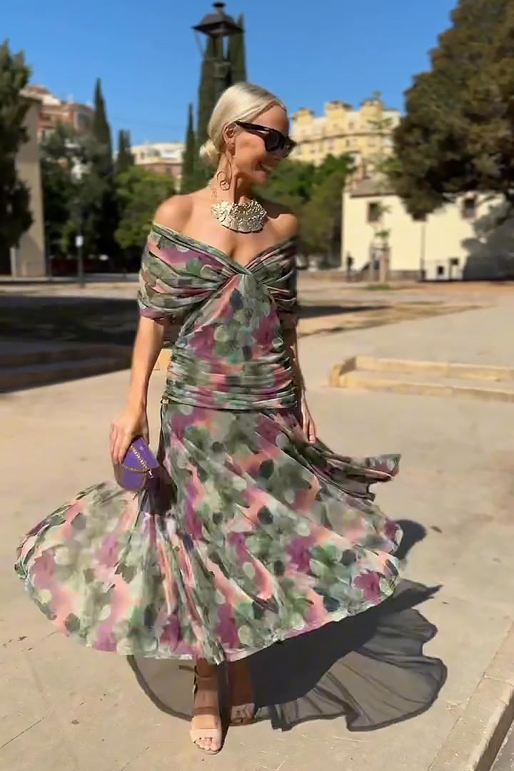 Women's gradient pleated maxi dress with V-neck and flowy silhouette