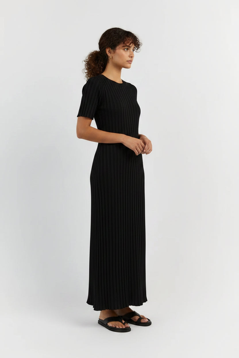 Women’s knitted long maxi dress in soft knit fabric with relaxed fit