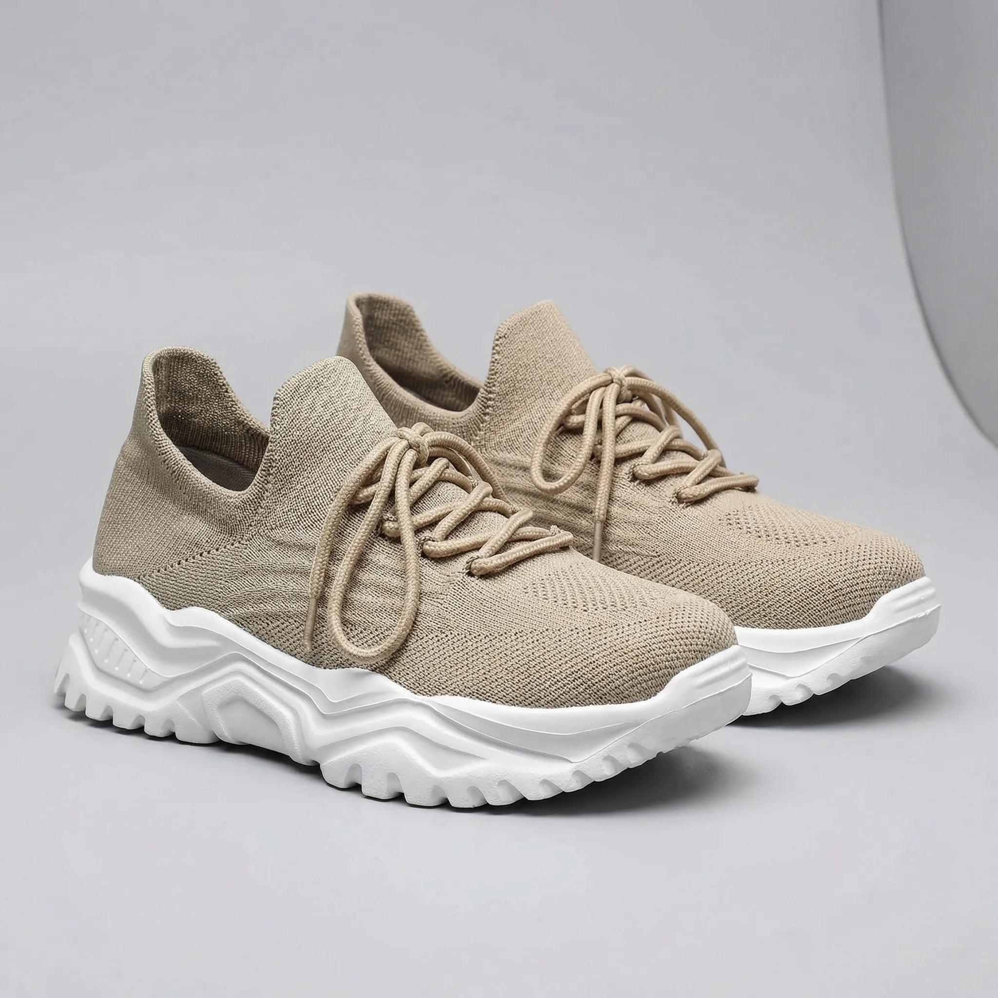 Women’s knit sneakers with breathable upper and cushioned sole