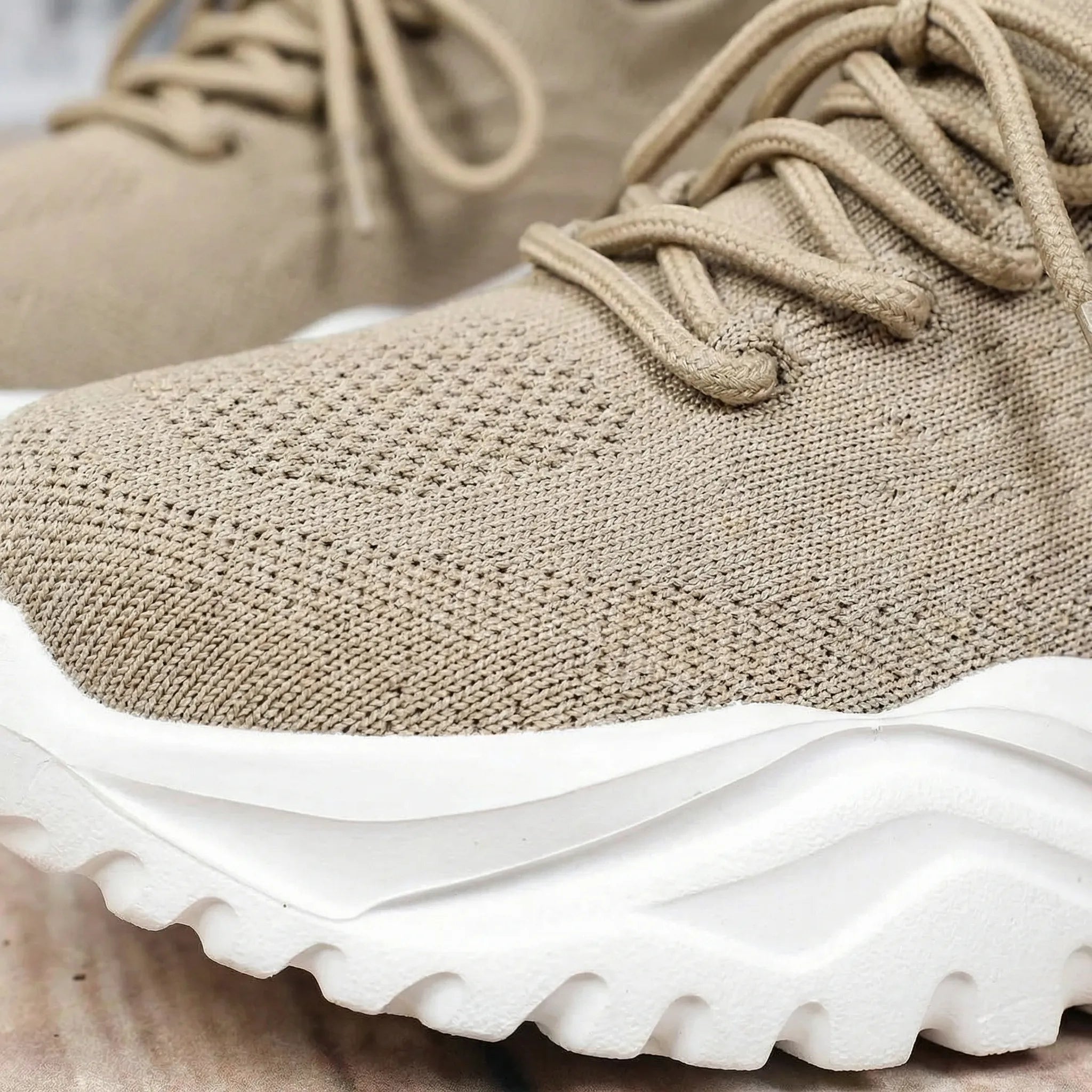Women’s knit sneakers with breathable upper and cushioned sole