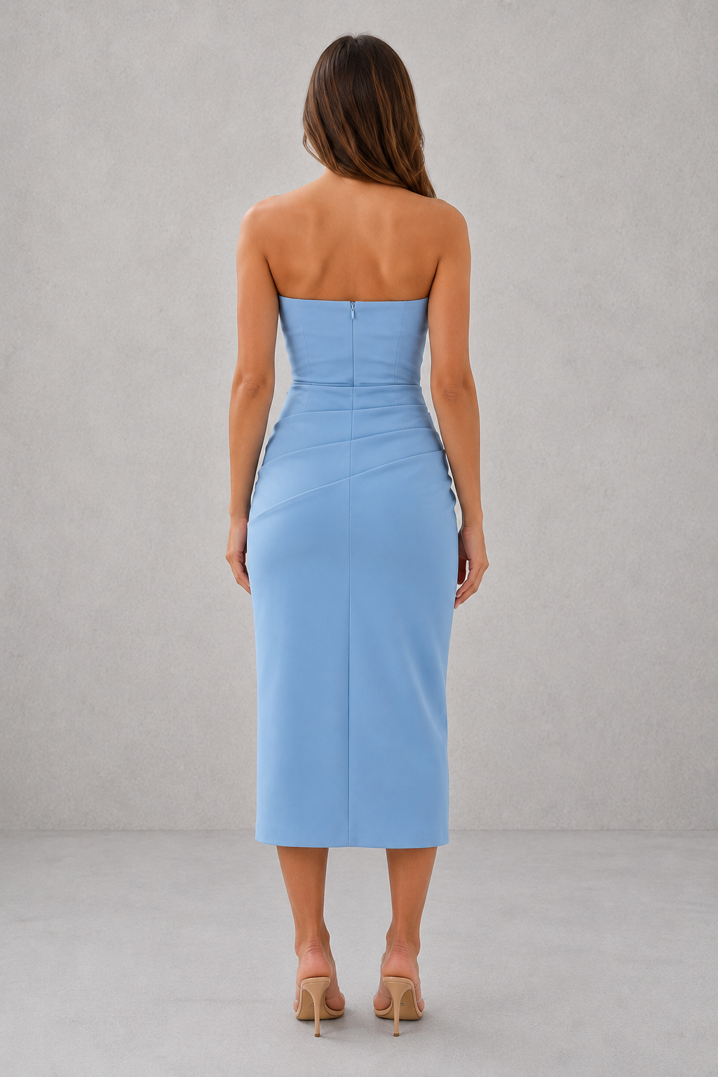 Women’s sleeveless maxi dress with a fitted silhouette, elegant open-back design, side split detail, and flowing skirt, ideal for evening events, formal occasions, and special celebrations.