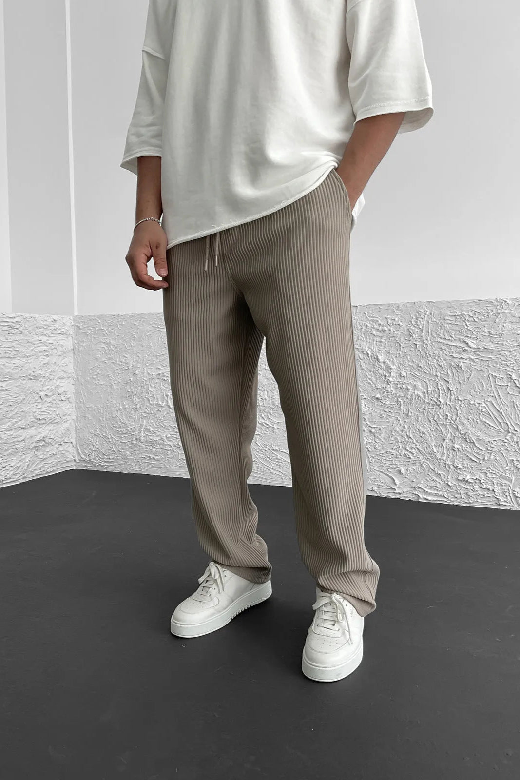 Nero - Gerippte Relaxed Fit-Hose